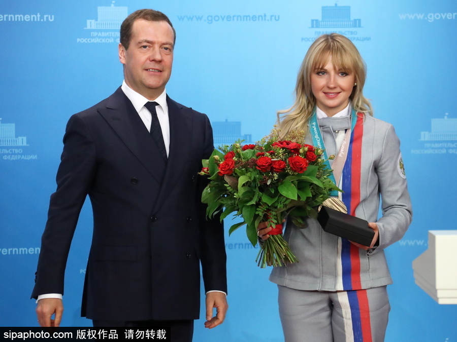 俄總理表彰冬奧會(huì)獲獎(jiǎng)運(yùn)動(dòng)員 親自贈(zèng)送寶馬轎車