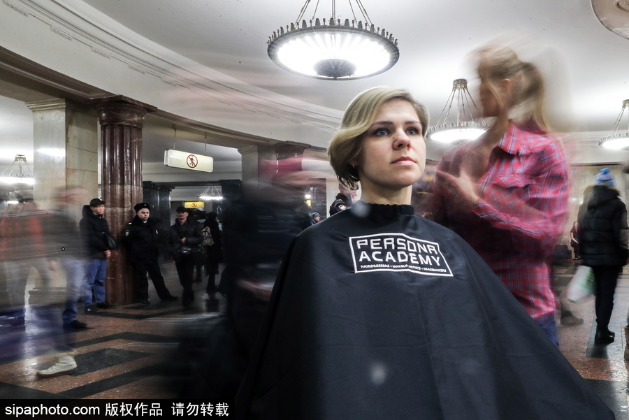 婦女節福利驚現地鐵站！ 戰斗民族車站為女性美發造型