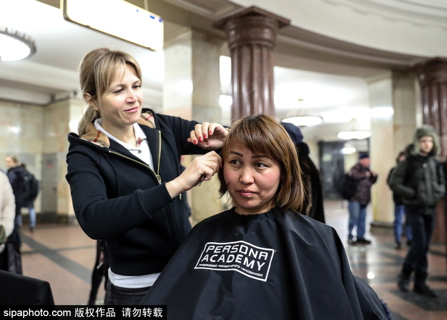 婦女節福利驚現地鐵站！ 戰斗民族車站為女性美發造型