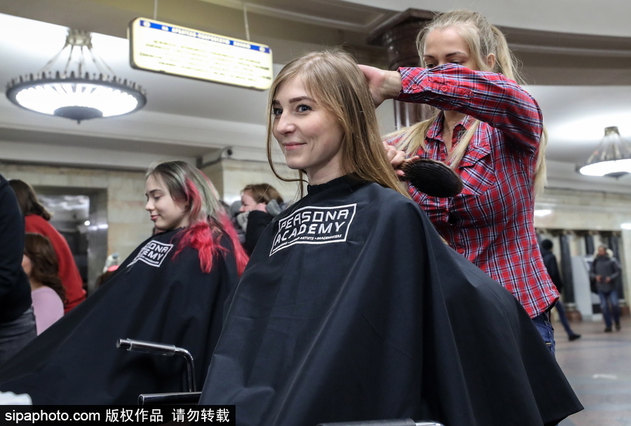 婦女節福利驚現地鐵站！ 戰斗民族車站為女性美發造型