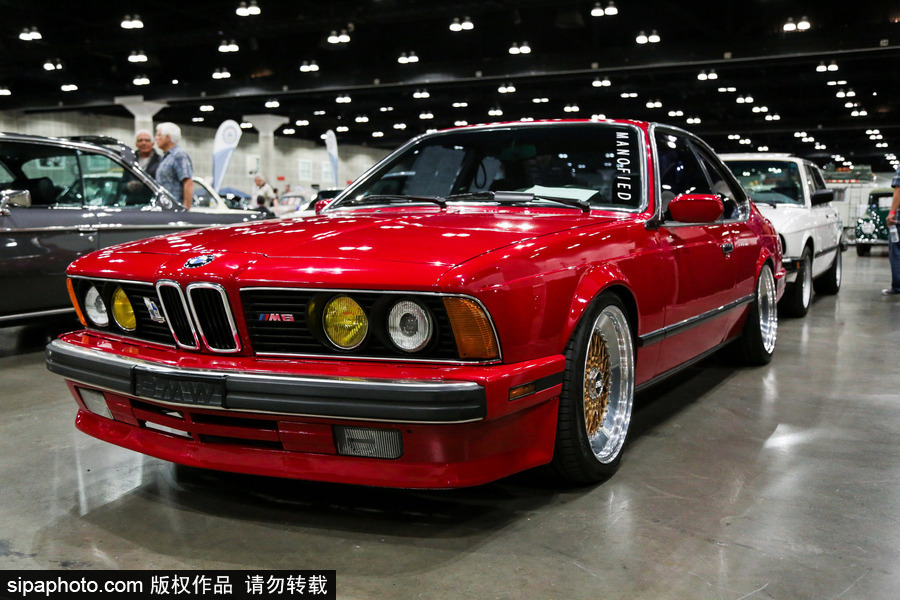 美國(guó)洛杉磯舉行經(jīng)典車(chē)展 匯聚各式老爺車(chē)復(fù)古懷舊