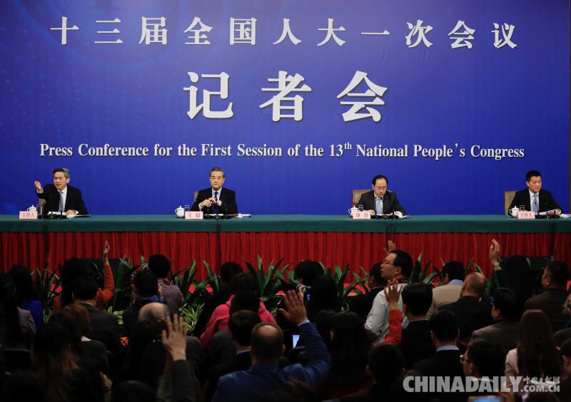 外交部部長(zhǎng)王毅就“中國的外交政策和對(duì)外關(guān)系”答記者問