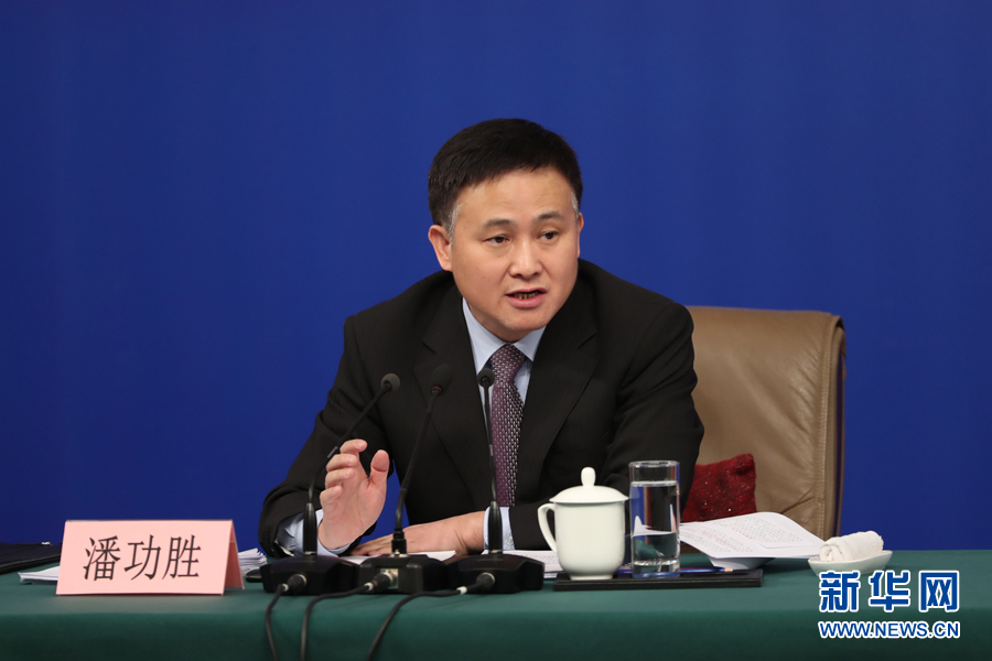 潘功勝：個別房企可能財務方面比較激進，會有一些風險