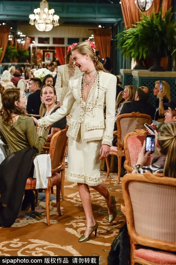 炫酷！比衣服更夢(mèng)幻的是香奈兒的秀場(chǎng)布景