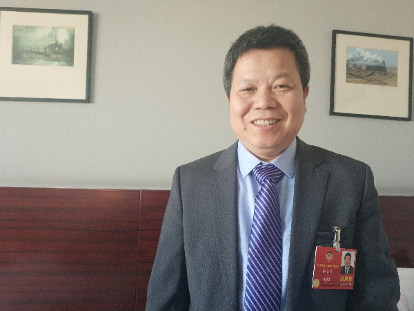 全國政協(xié)委員鐘章隊:顛覆式創(chuàng)新決定國運,創(chuàng)新型人才培養(yǎng)需加強實踐環(huán)節(jié)