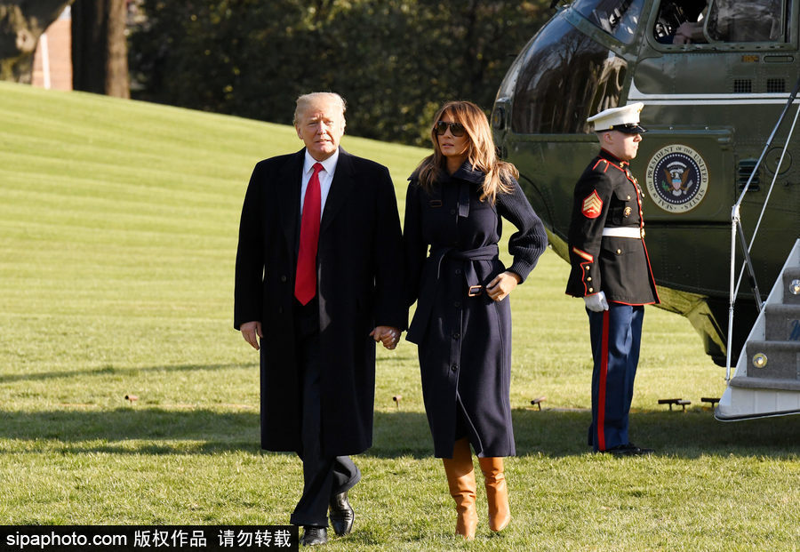 特朗普又來秀恩愛了 與第一夫人白宮草坪手牽手