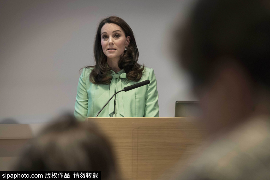 凱特王妃挺孕肚出席研討會 笑容甜美氣質優雅