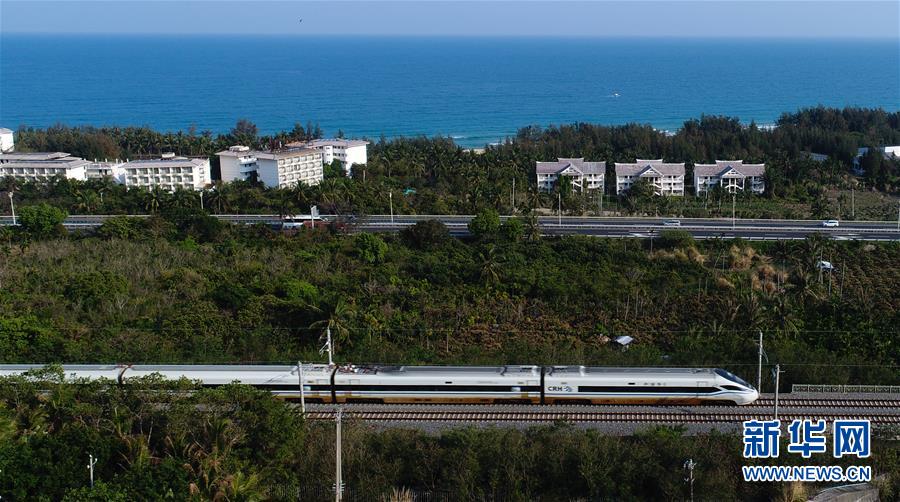 春潮拍岸千帆進——海南特區(qū)改革開放30年紀實