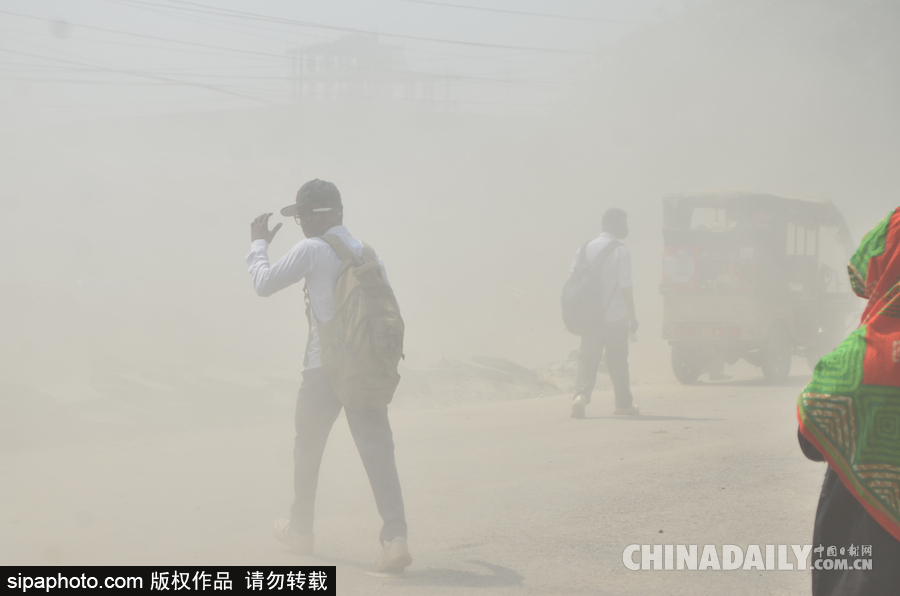呼吸困難！孟加拉國達卡街頭塵土飛揚粉塵污染嚴重