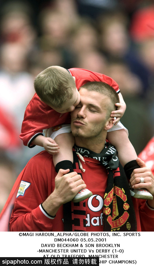 親吻狂魔貝克漢姆！除了小七 兒子們也逃不過