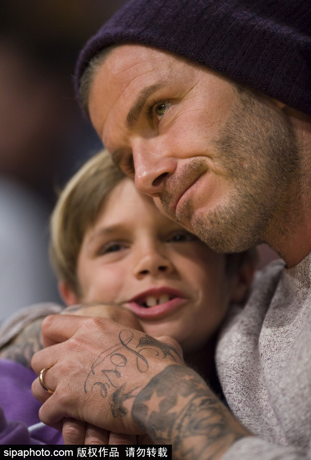 親吻狂魔貝克漢姆！除了小七 兒子們也逃不過