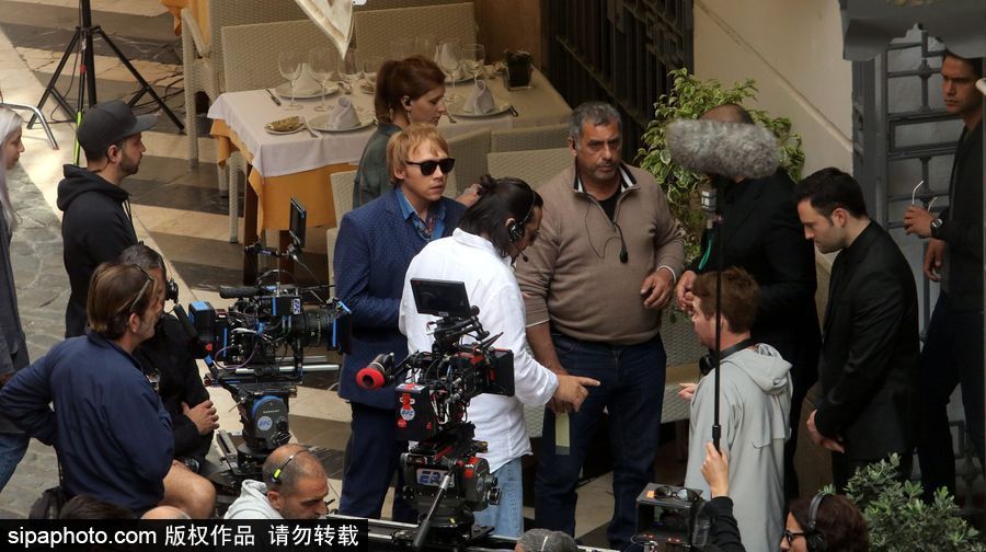 《哈利波特》“羅恩”魯伯特·格林特現身紐約拍攝片場