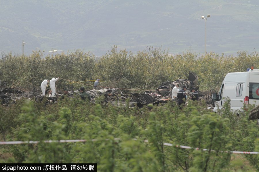 阿爾及利亞軍機墜毀257人遇難 現(xiàn)場畫面曝光