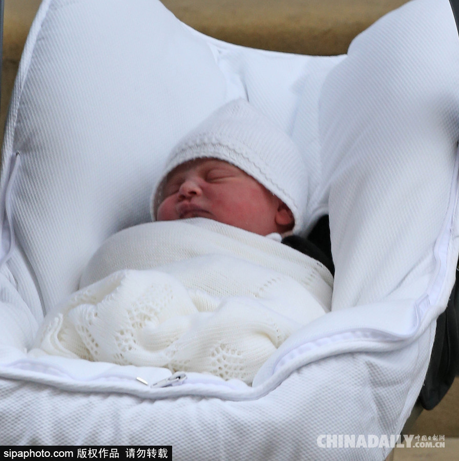 凱特王妃誕下第三子 與威廉王子抱小王子亮相