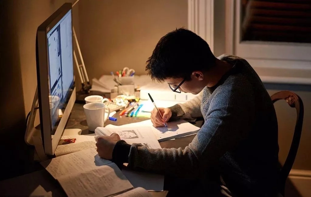 承認(rèn)吧,你只是假裝很努力!Are you really trying hard?