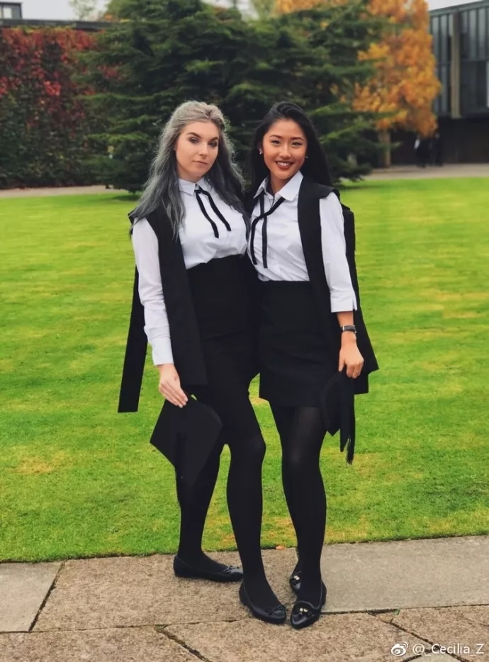 雙語(yǔ)新聞:牛津大學(xué)華裔美女辯手火了!到底是長(zhǎng)得好還是說(shuō)得好,網(wǎng)友們爭(zhēng)論很激烈啊