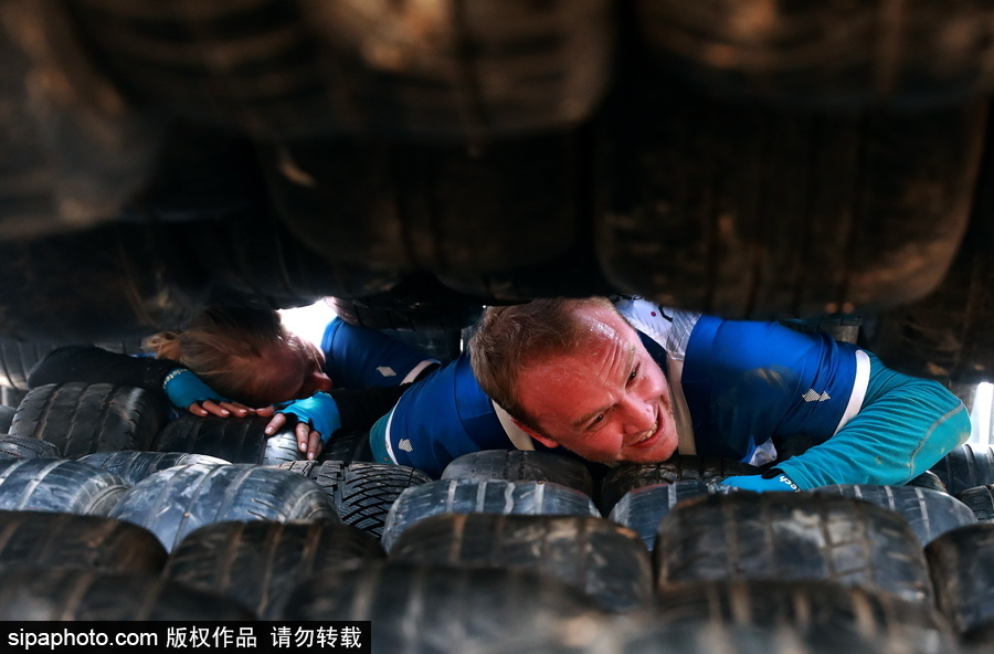 莫斯科舉行“英雄種族”障礙賽 過五關斬六將“戰斗力”十足