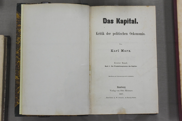 “篤行與薪傳——馬克思主義在中山大學(xué)的實(shí)踐與傳承”專題展覽開幕