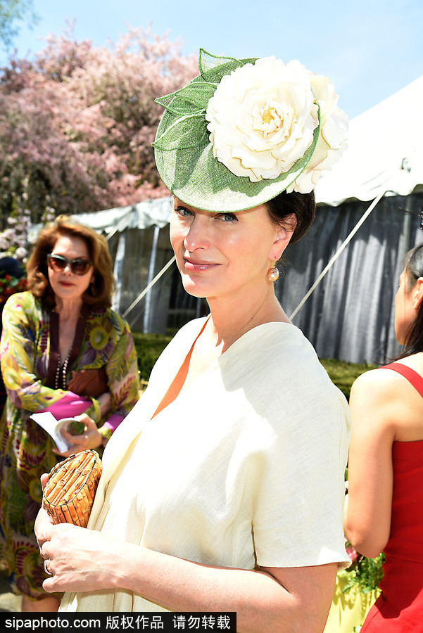 紐約中央公園舉辦“帽子午宴” 一睹美人風采