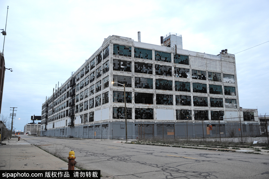 一座“破產”的城市 鏡頭記錄美國底特律廢棄建筑