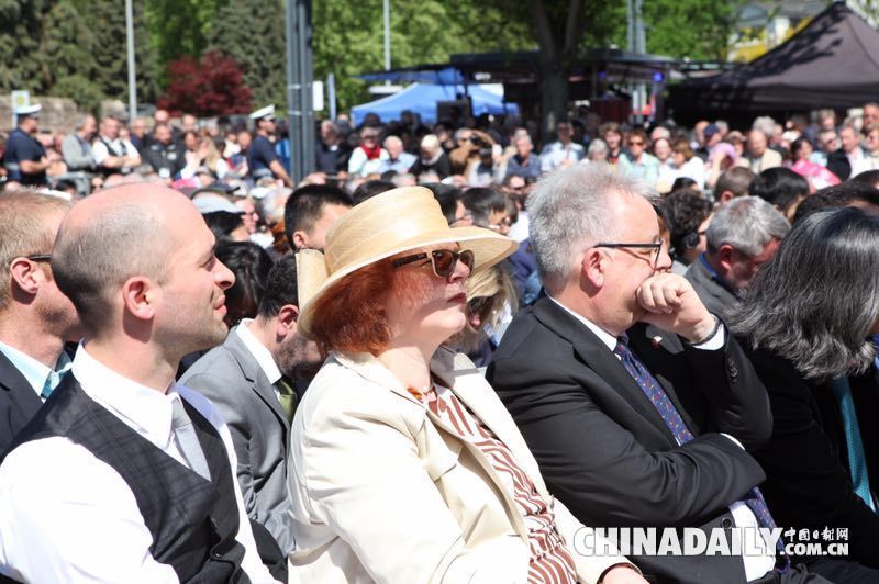 紀念馬克思誕辰200周年 中國雕塑家創(chuàng)作的銅像在德國特里爾揭幕