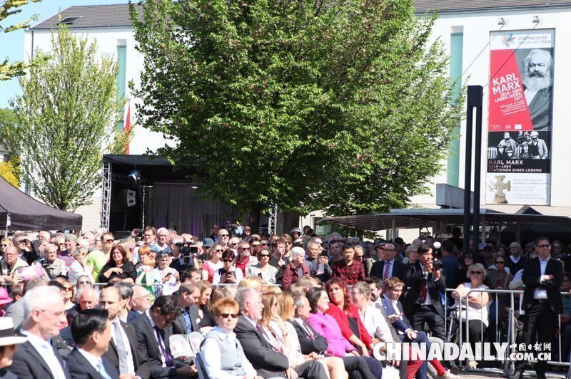 紀念馬克思誕辰200周年 中國雕塑家創作的銅像在德國特里爾揭幕