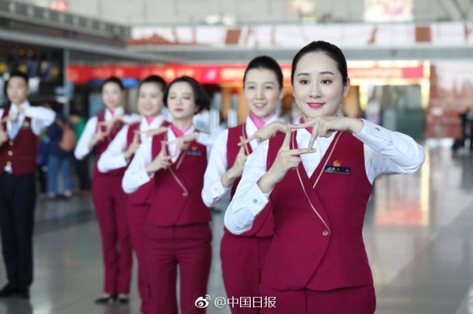 組圖：為青春點贊！空姐“快閃”致敬青年節