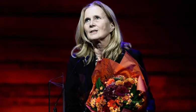 今年的諾貝爾文學獎不頒了,網友第一時間通知村上春樹……