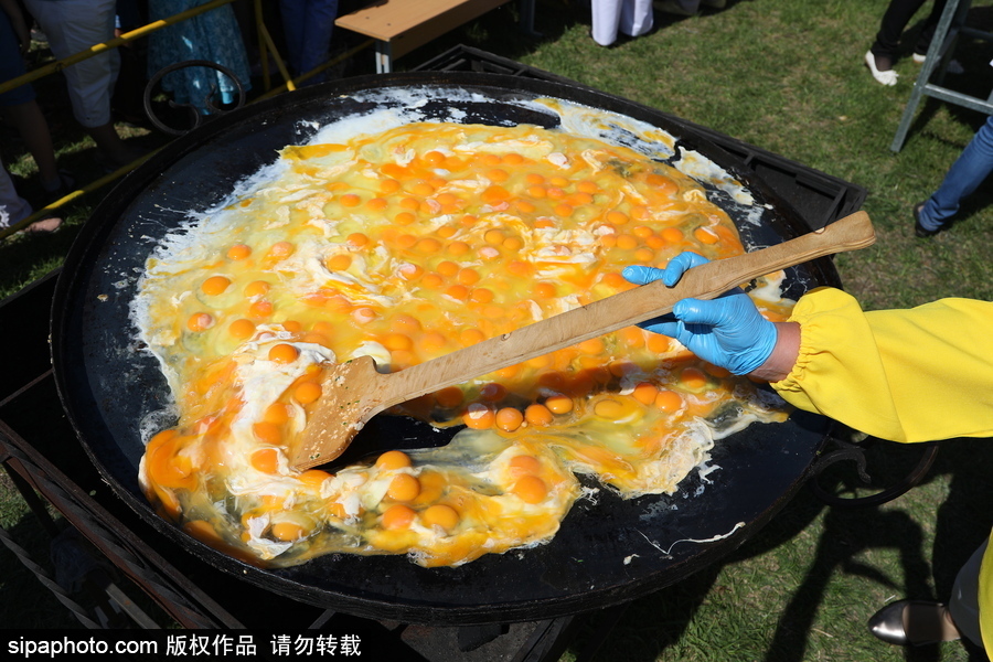 俄羅斯別爾哥羅德州迎接“福明煎蛋”節 欲制作最大煎蛋餐