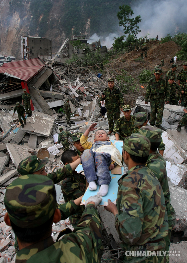 汶川地震“敬禮娃娃”:我是普通的中學(xué)生