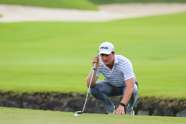 美巡系列賽-中國海口錦標賽第二輪:美國球員薩克森領先1桿 14位中國球員晉級