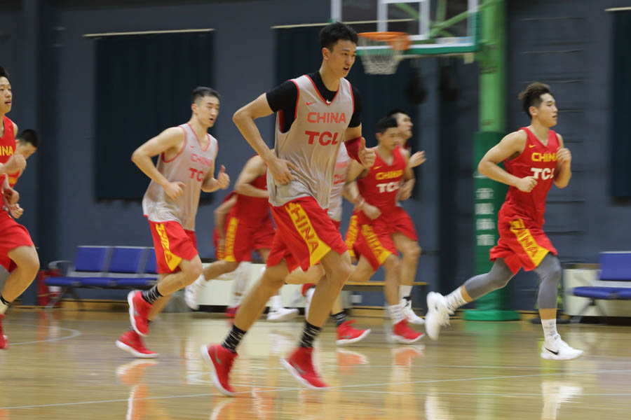 中國男籃集訓(xùn)隊藍(lán)隊舉行公開訓(xùn)練課