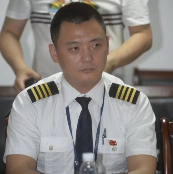 川航機長回憶生死備降驚魂一刻,這波操作簡直是奇跡!