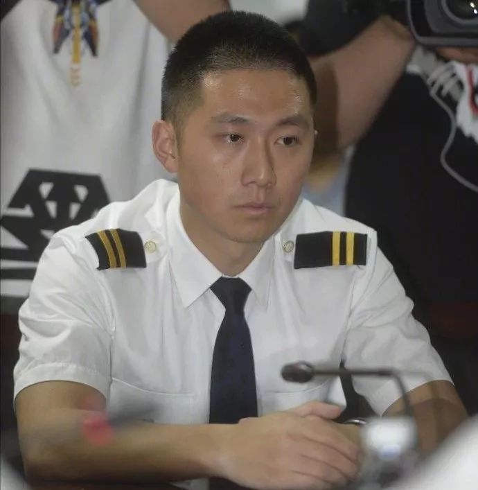 川航機長回憶生死備降驚魂一刻,這波操作簡直是奇跡!