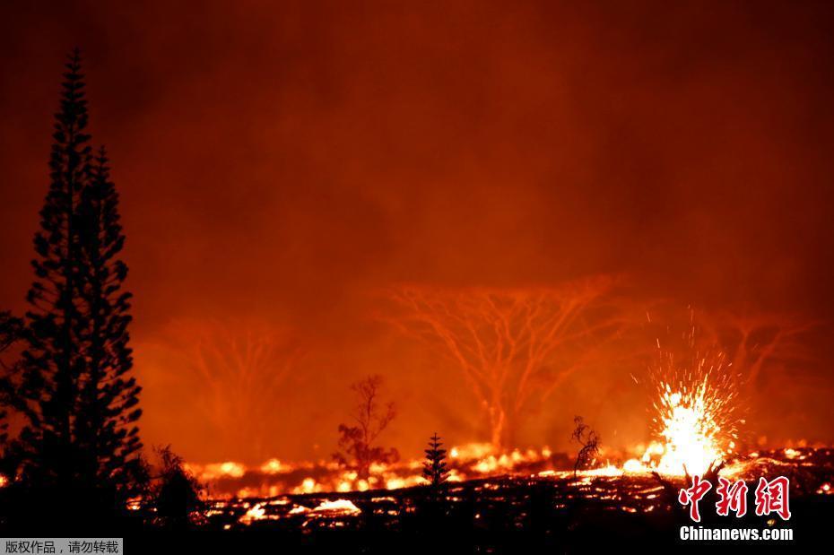 夏威夷火山持續噴發 熔巖流淌成“火河”