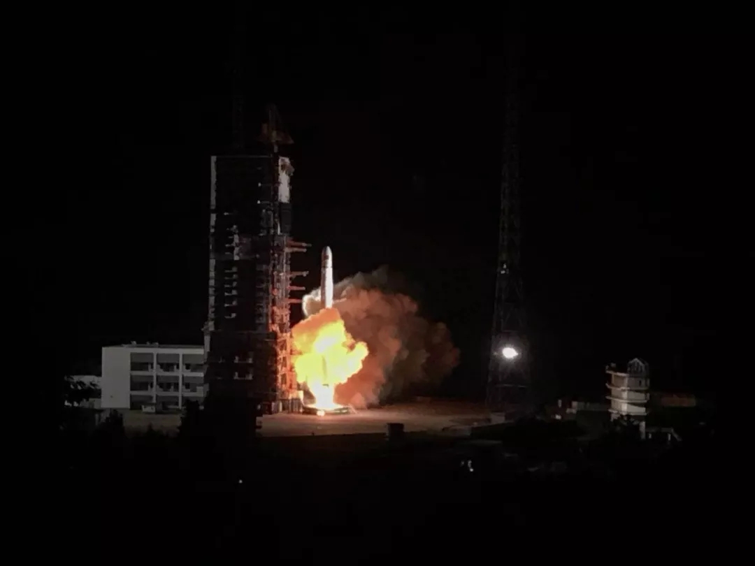 “鵲橋”號成功發(fā)射!將在地月之間搭建“通信中繼站”