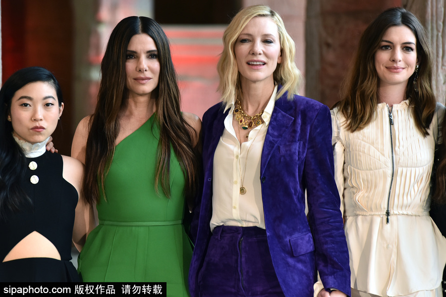 女王扎堆！布蘭切特、安妮·海瑟薇、桑德拉·布洛克現身新片發布會