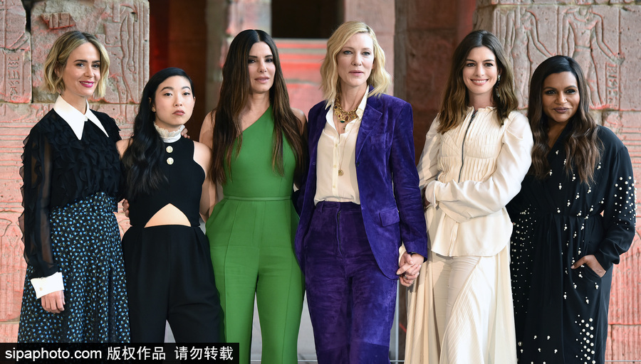 女王扎堆！布蘭切特、安妮·海瑟薇、桑德拉·布洛克現(xiàn)身新片發(fā)布會