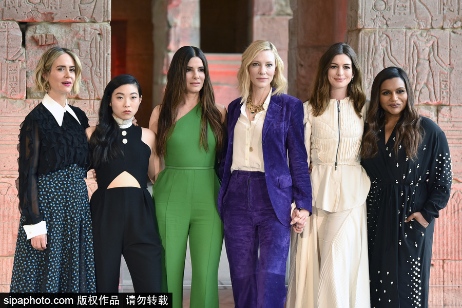 女王扎堆！布蘭切特、安妮·海瑟薇、桑德拉·布洛克現(xiàn)身新片發(fā)布會