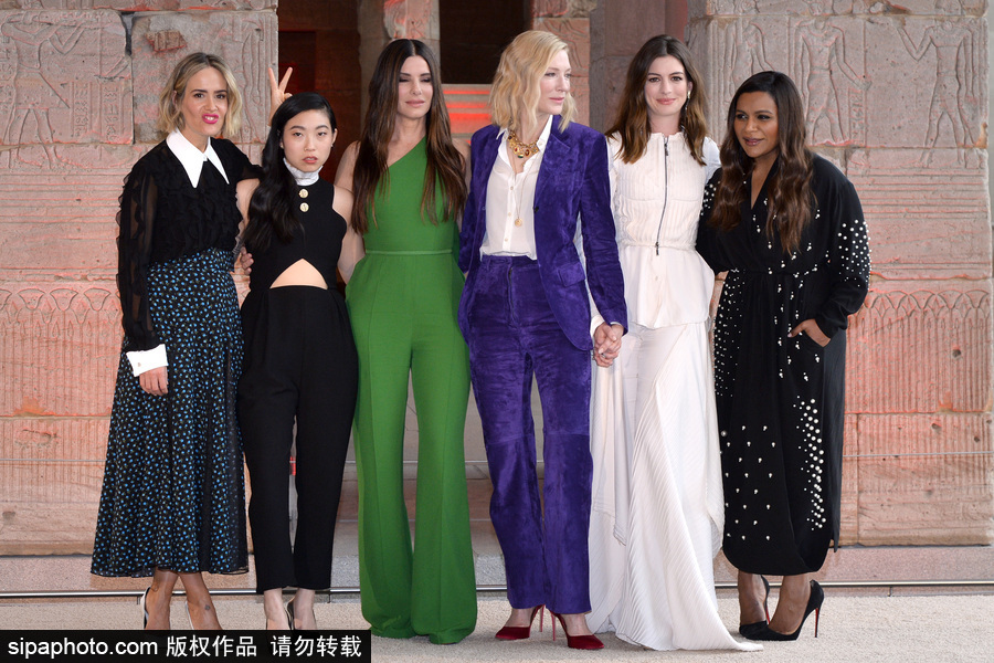 女王扎堆！布蘭切特、安妮·海瑟薇、桑德拉·布洛克現身新片發布會