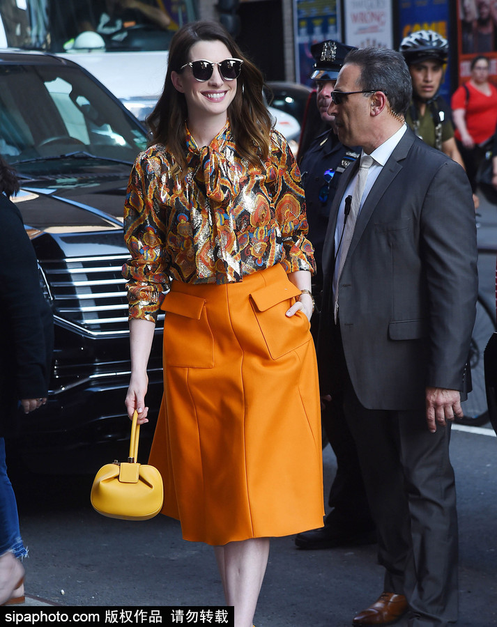 安妮·海瑟薇打扮精致現身優雅盡顯好氣質