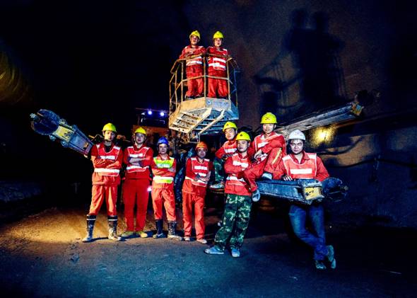 世界最長重載鐵路蒙華鐵路大中山隧道提前5個月貫通 將用于“北煤南運”年輸送量2億噸