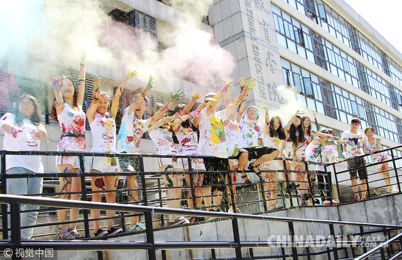 換個角度致敬青春 盤點那些“不一樣”的畢業照