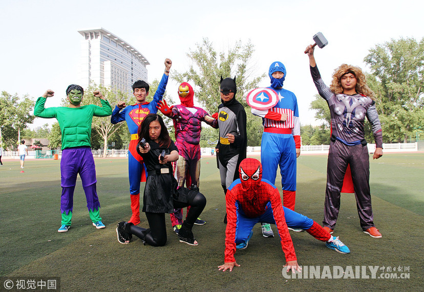 換個角度致敬青春 盤點(diǎn)那些“不一樣”的畢業(yè)照