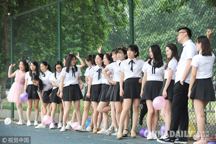 換個角度致敬青春 盤點那些“不一樣”的畢業照