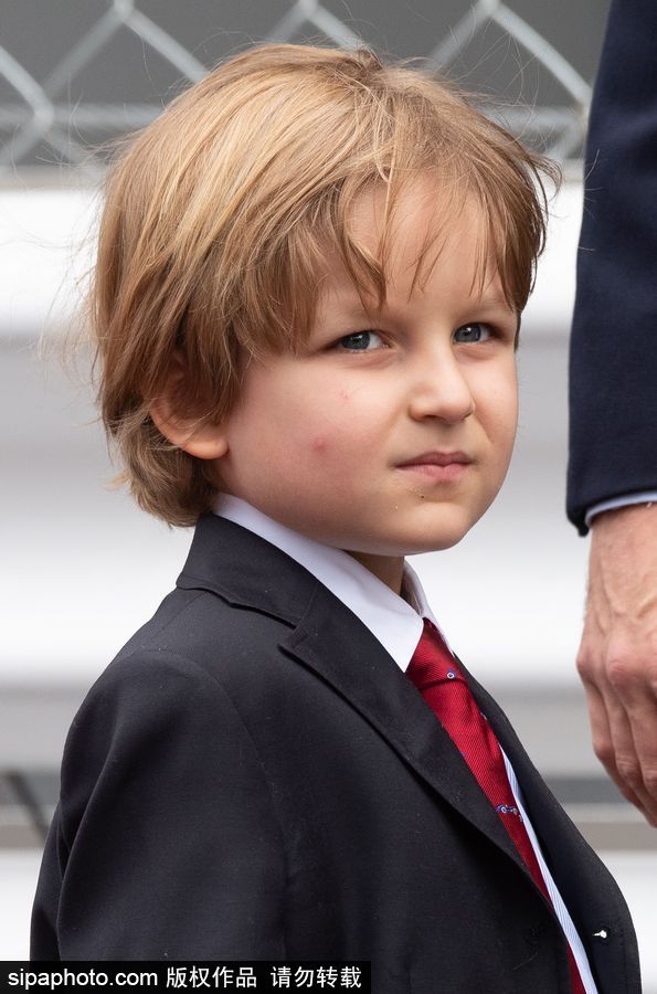 喬治小王子遇“勁敵”？摩洛哥小王子紳士英倫范亮相