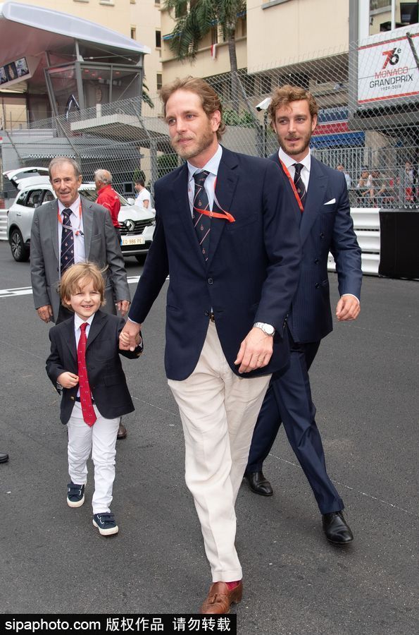 喬治小王子遇“勁敵”？摩洛哥小王子紳士英倫范亮相