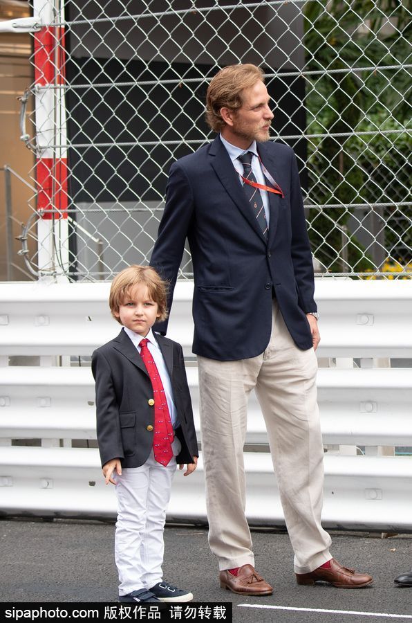 喬治小王子遇“勁敵”？摩洛哥小王子紳士英倫范亮相