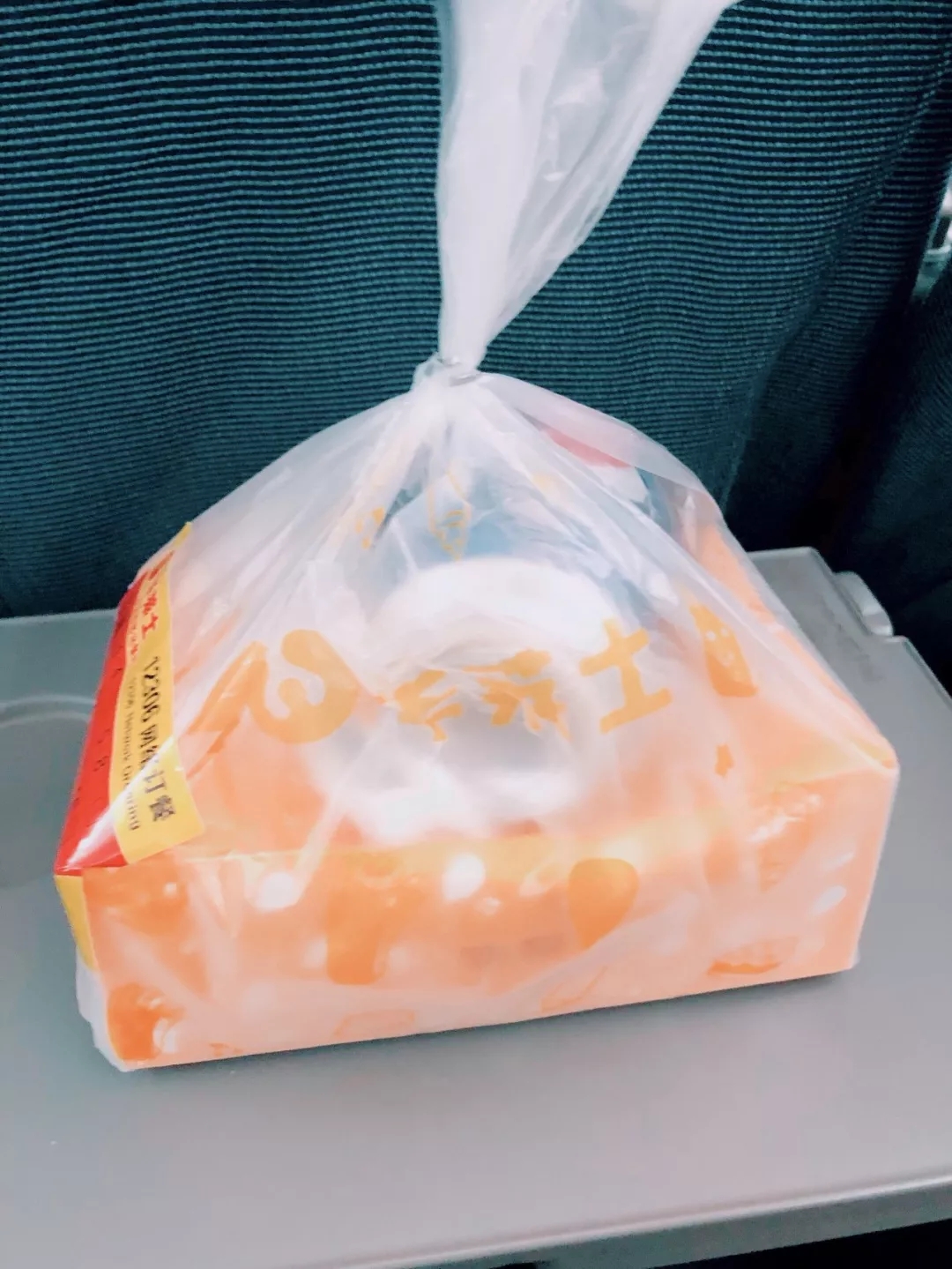 雙語(yǔ)：老外第一次坐高鐵超開心：沒人抽煙，還能伸直腿