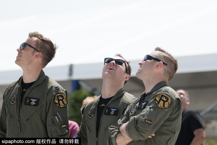 邁阿密海灘航空展開(kāi)幕 民眾沙灘度假觀看表演